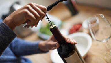 How to open a bottle of wine with a corkscrew